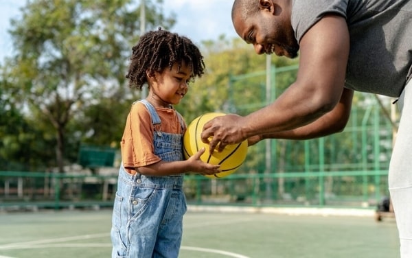5 thói quen tích cực của cha mẹ giúp con thành công